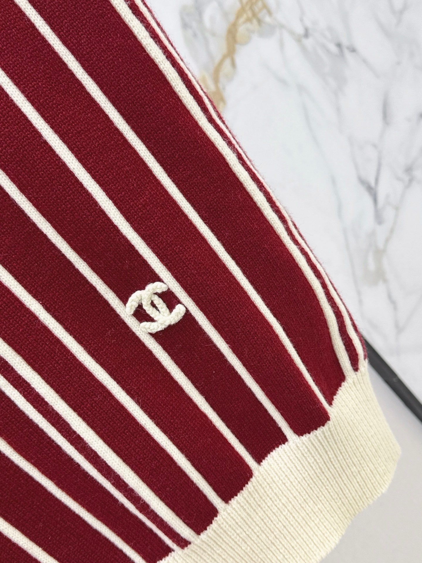 26FW New Vertical-Stripe V-Neck Knit Vest 🖤