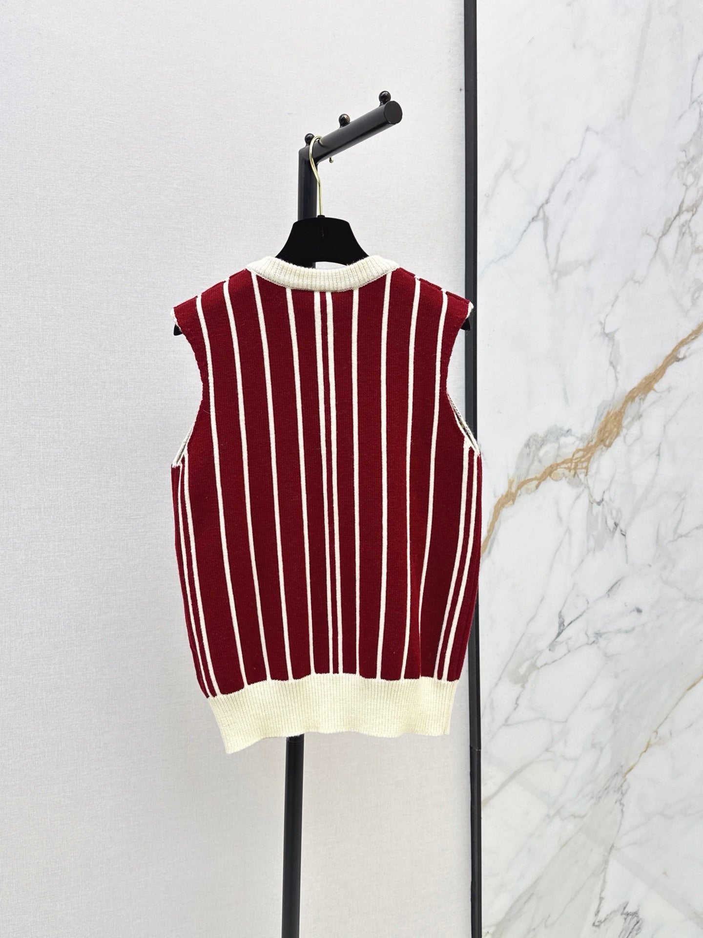 26FW New Vertical-Stripe V-Neck Knit Vest 🖤
