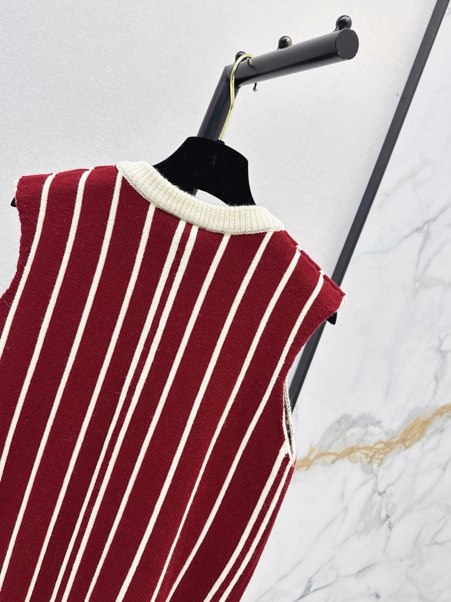 26FW New Vertical-Stripe V-Neck Knit Vest 🖤