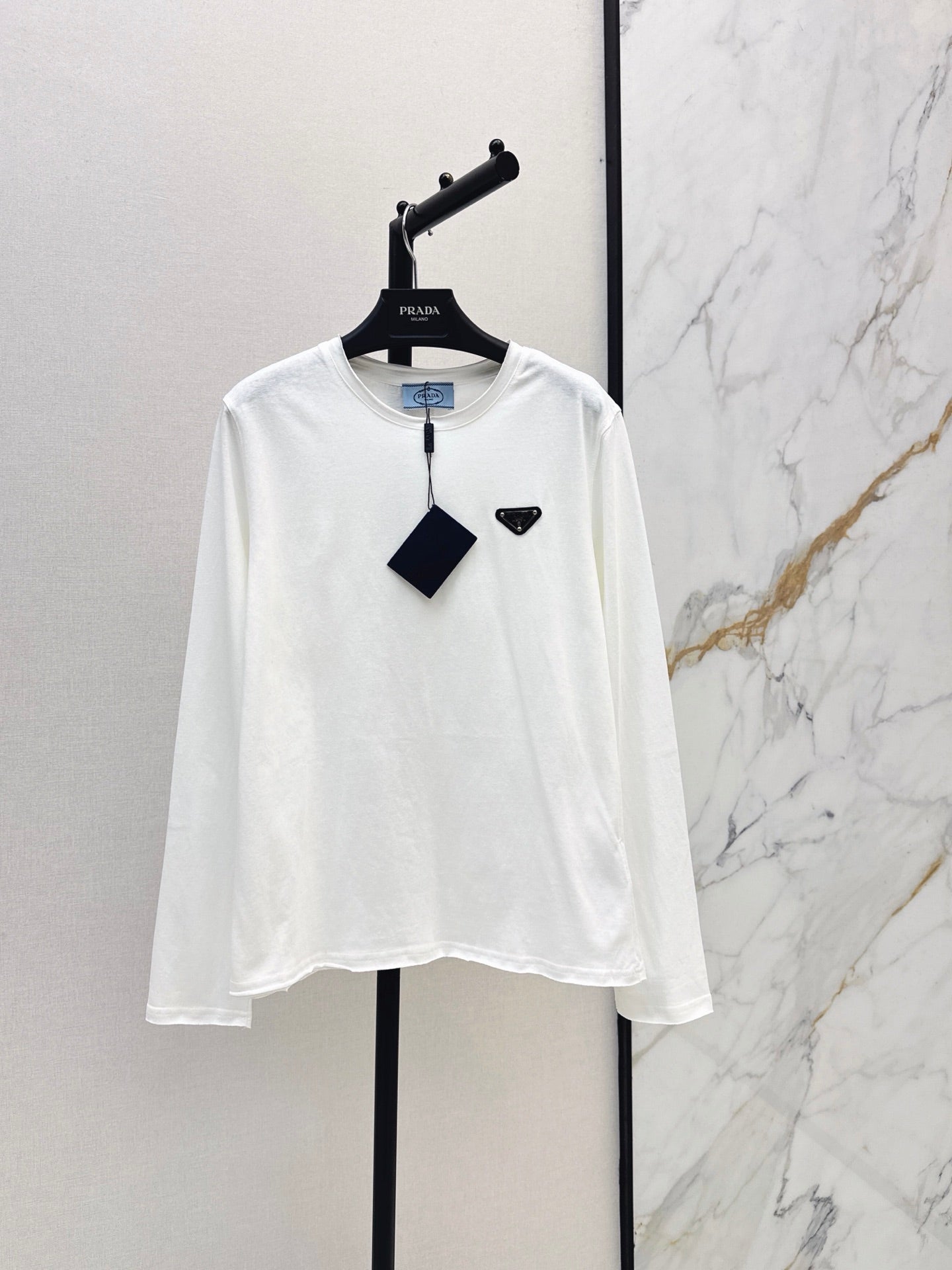 26FW New Long-Sleeve Basic Base Layer with Triangle Logo Detail 🤍