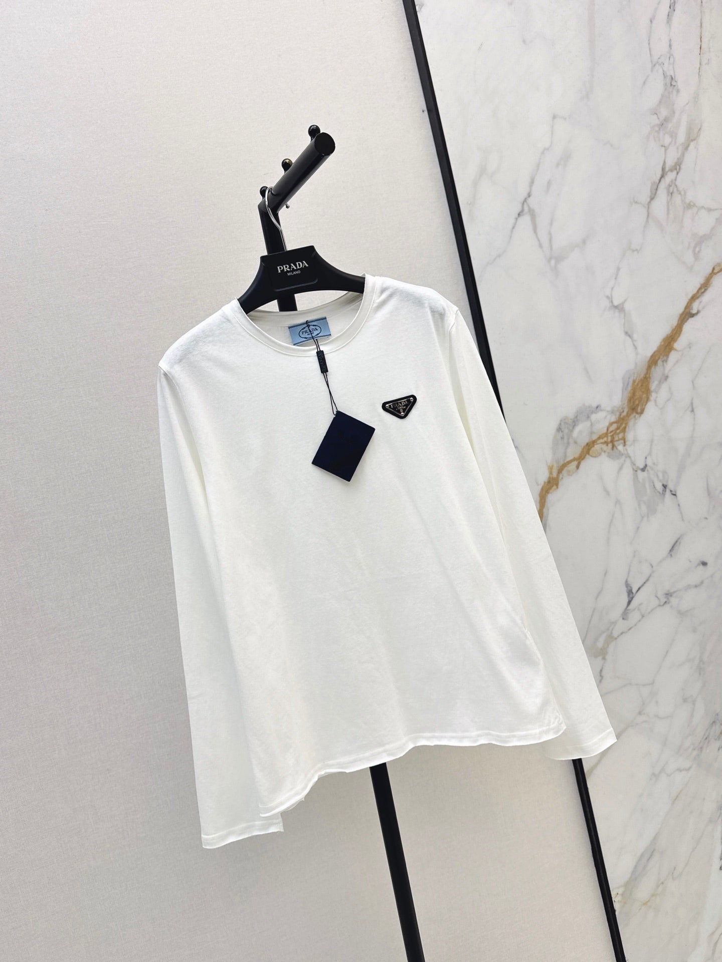 26FW New Long-Sleeve Basic Base Layer with Triangle Logo Detail 🤍