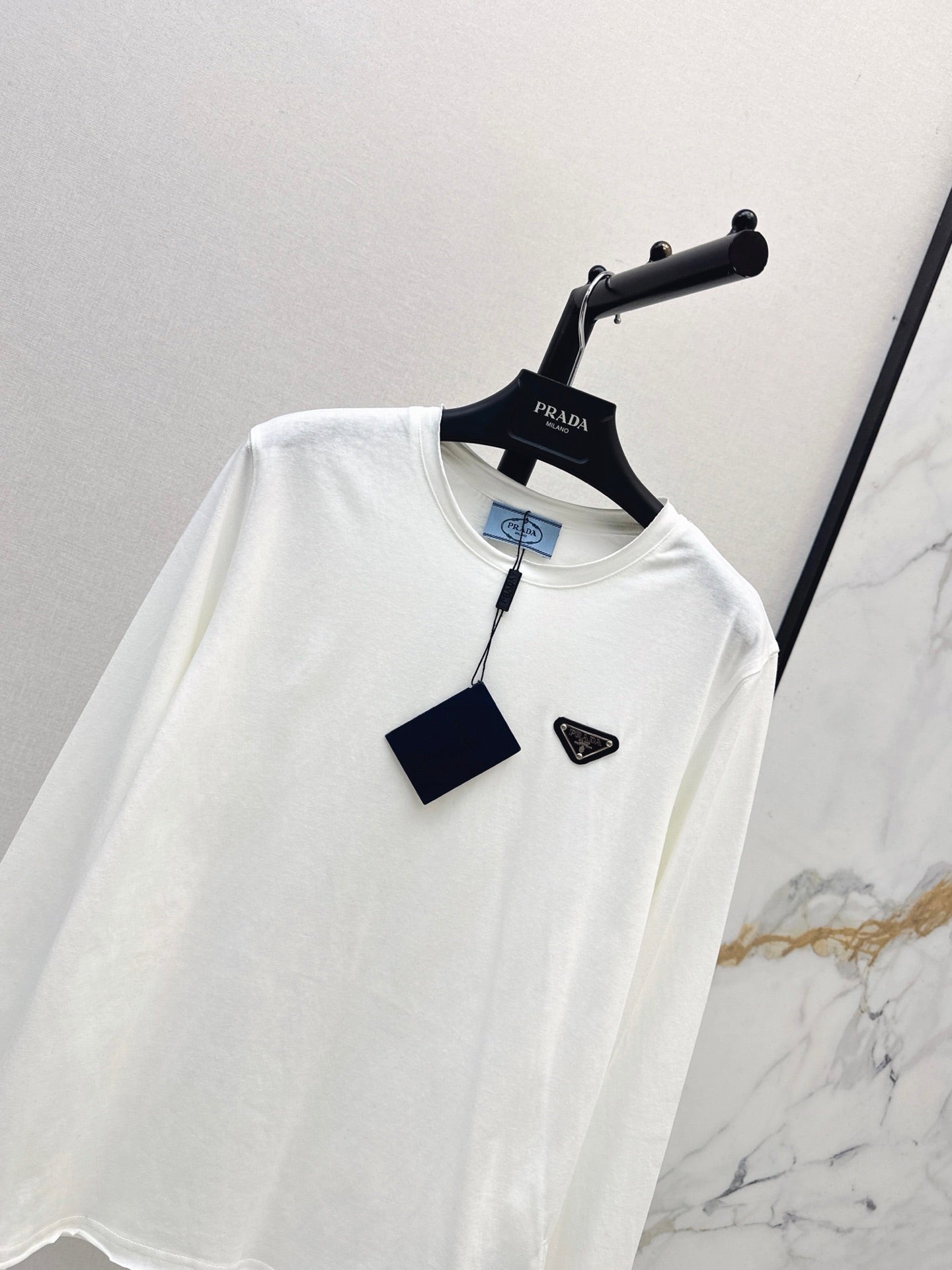 26FW New Long-Sleeve Basic Base Layer with Triangle Logo Detail 🤍