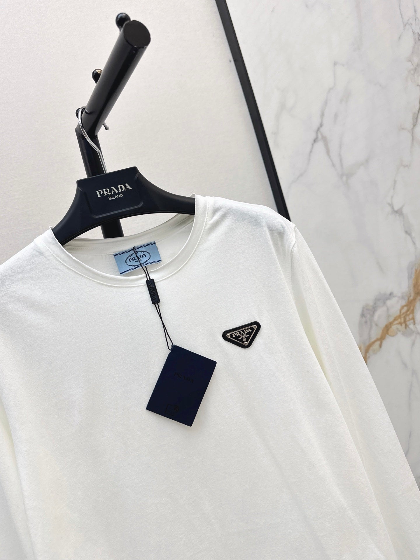 26FW New Long-Sleeve Basic Base Layer with Triangle Logo Detail 🤍