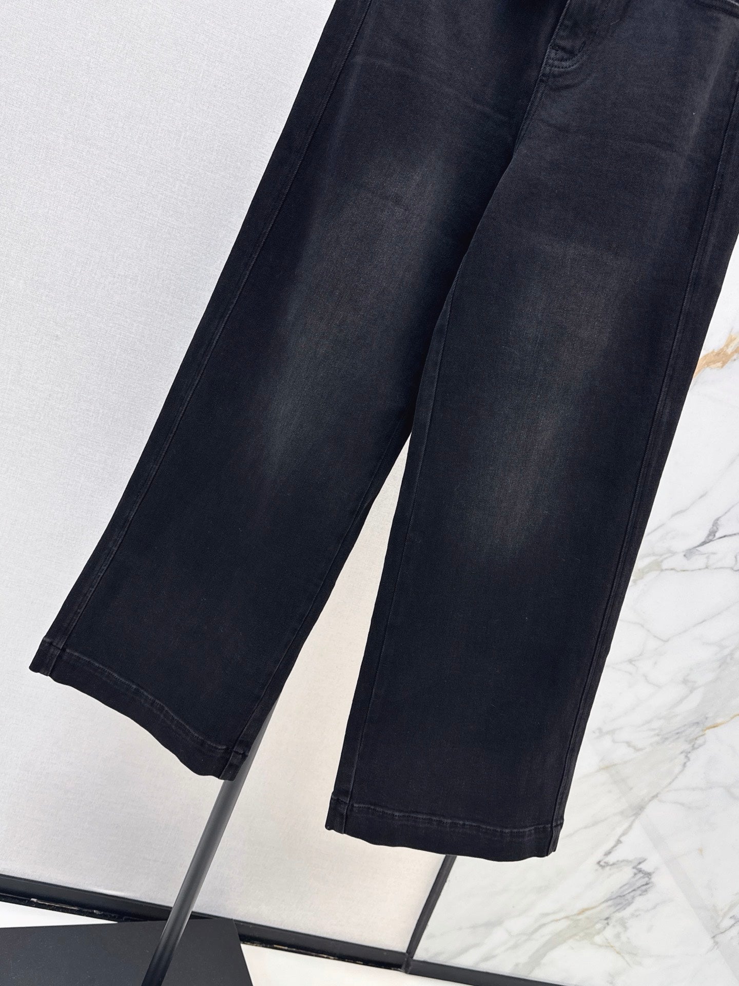 26FW New Straight-Leg Jeans with Triangle Logo Detail 🖤