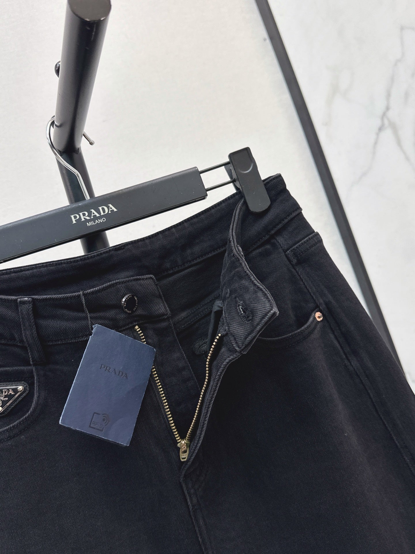 26FW New Straight-Leg Jeans with Triangle Logo Detail 🖤