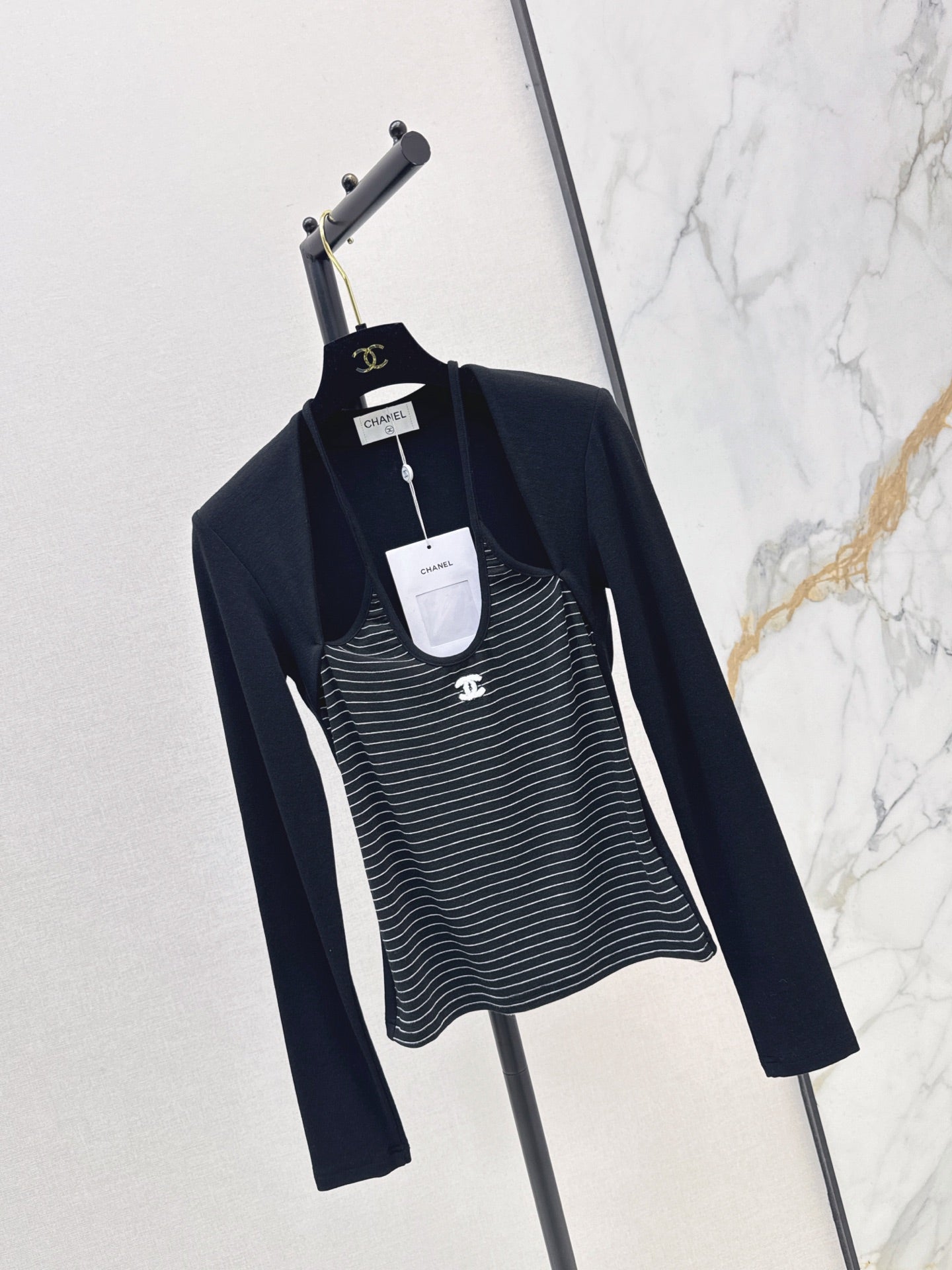 26FW New "faux-layered" design base layer 🩶