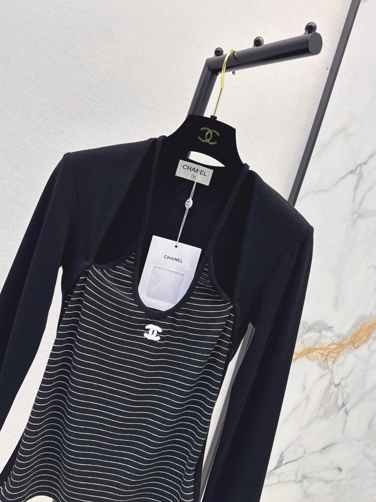26FW New "faux-layered" design base layer 🩶