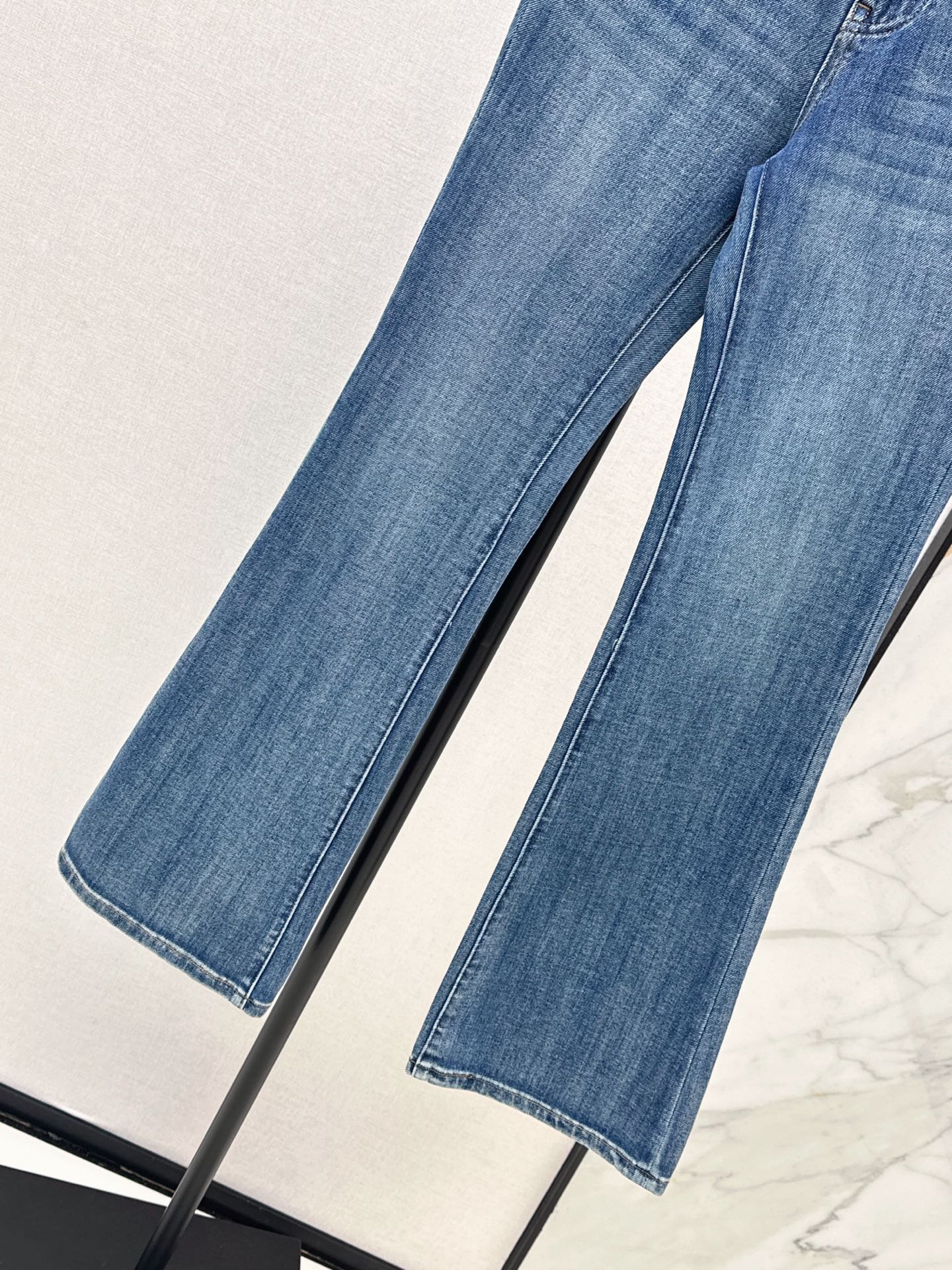 26FW New Stretch Slim-Fit Micro-Flared Jeans 🩵