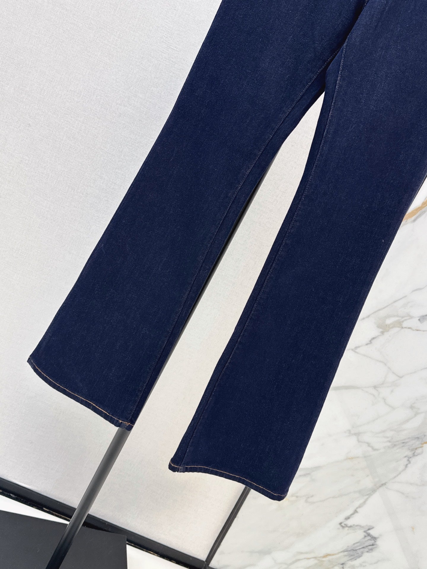 26FW New Stretch Slim-Fit Micro-Flared Jeans 🩵