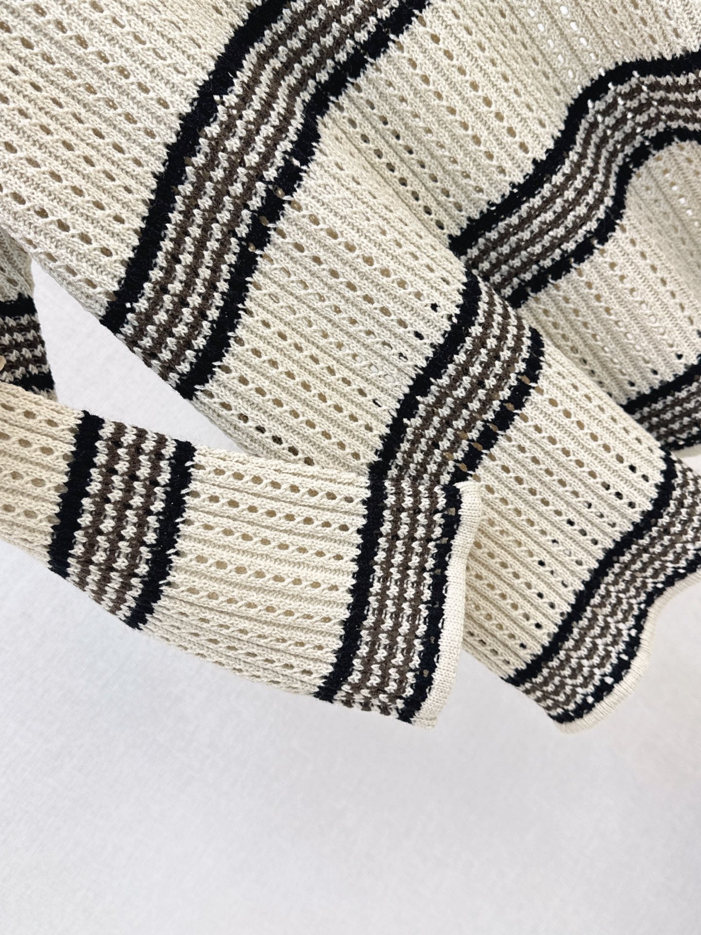 26FW Loose-fit Striped Long-sleeve Knit Top with New Logo Embroidery 🤍