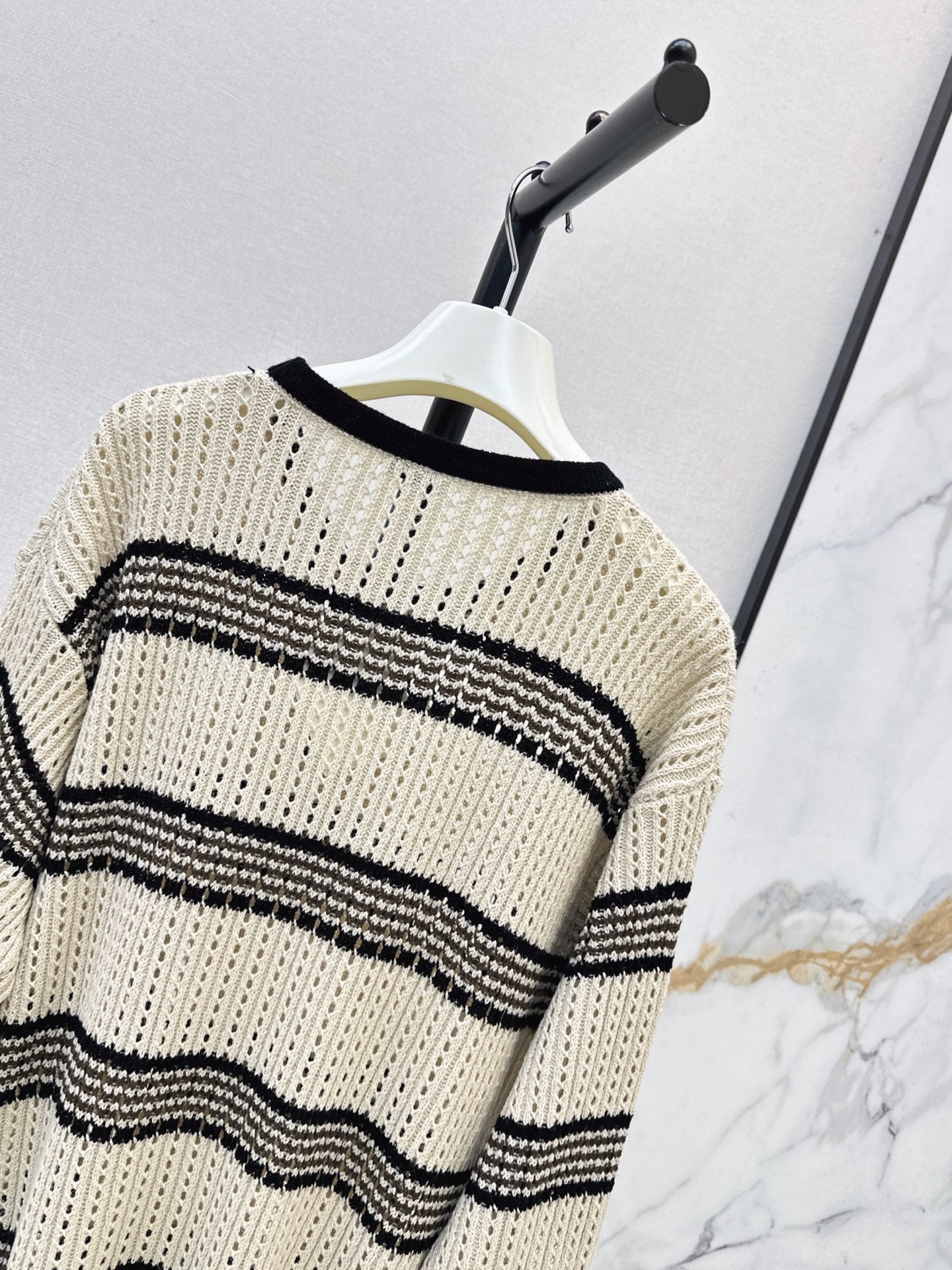 26FW Loose-fit Striped Long-sleeve Knit Top with New Logo Embroidery 🤍
