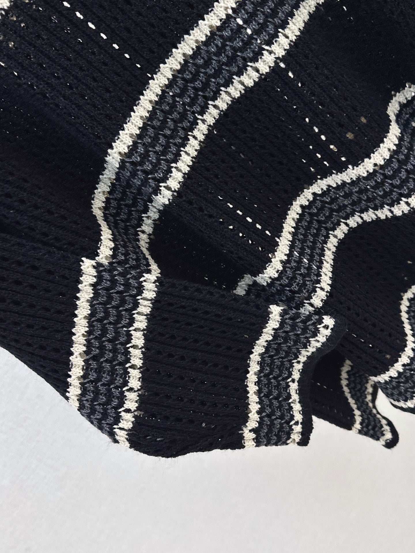26FW Loose-fit Striped Long-sleeve Knit Top with New Logo Embroidery 🤍