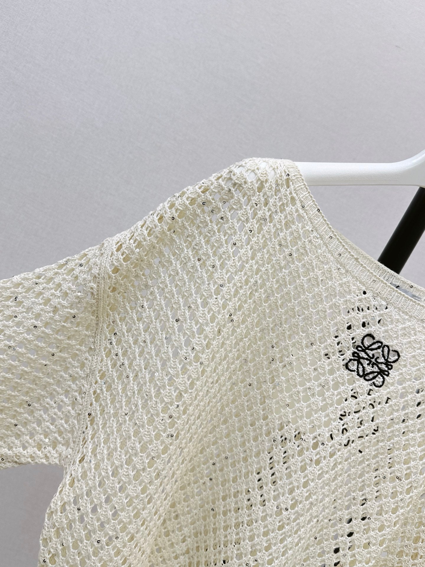 26FW Long-sleeve knit top with cut-out detail and new logo embroidery 🤍