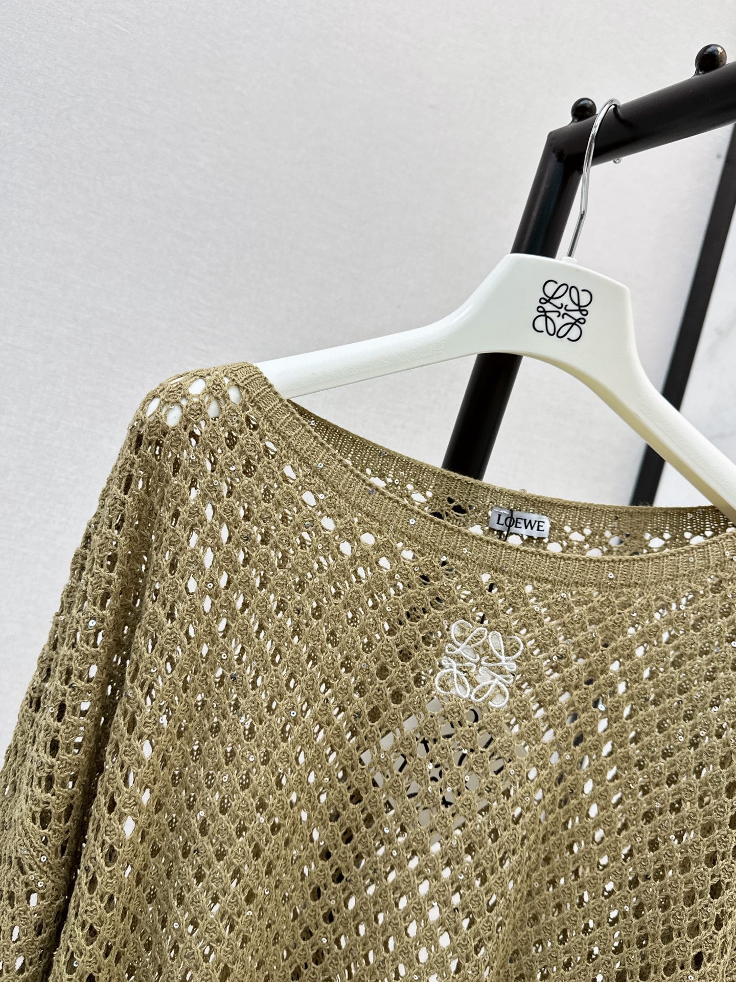 26FW Long-sleeve knit top with cut-out detail and new logo embroidery 🤍