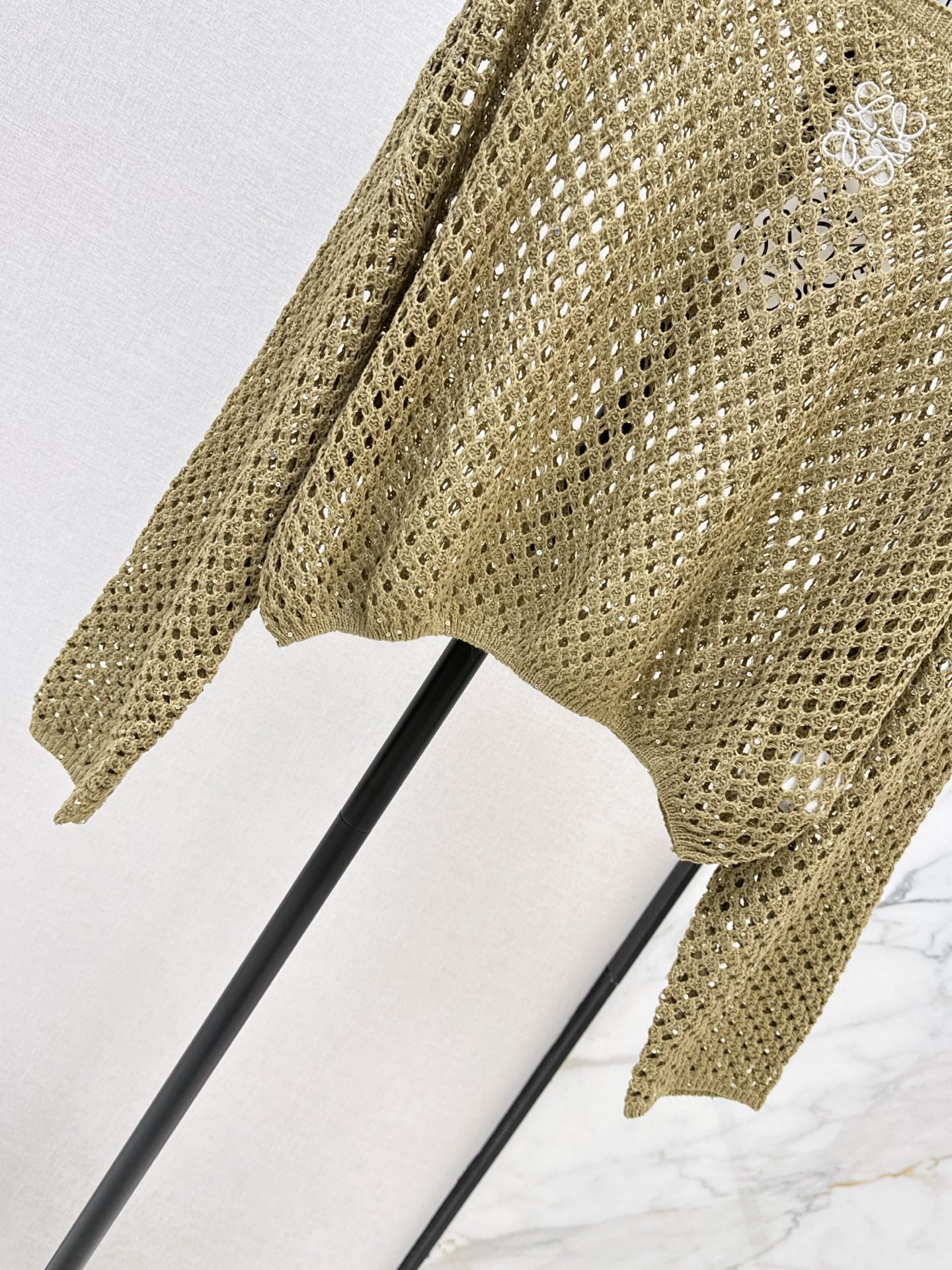 26FW Long-sleeve knit top with cut-out detail and new logo embroidery 🤍