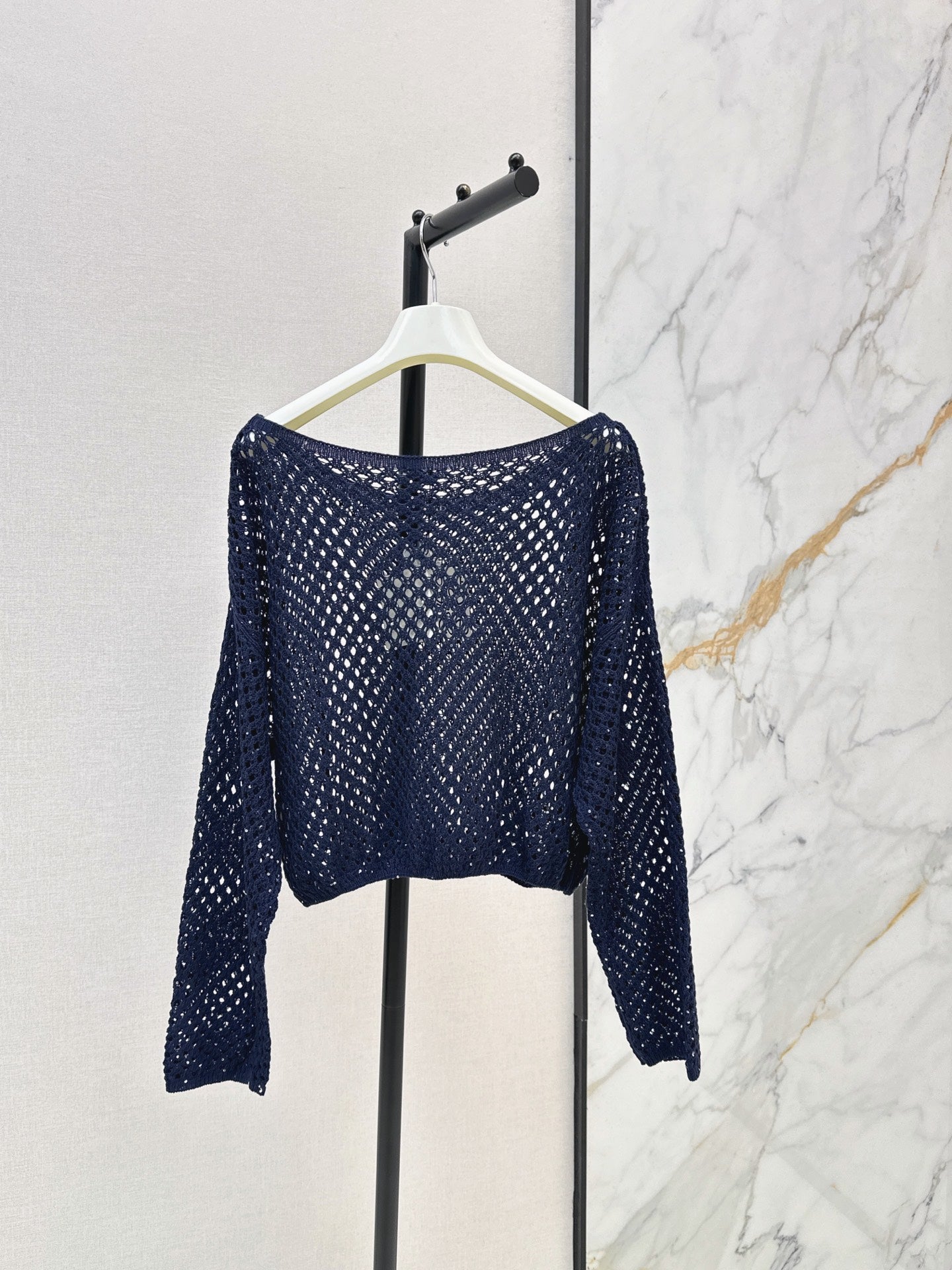 26FW Long-sleeve knit top with cut-out detail and new logo embroidery 🤍