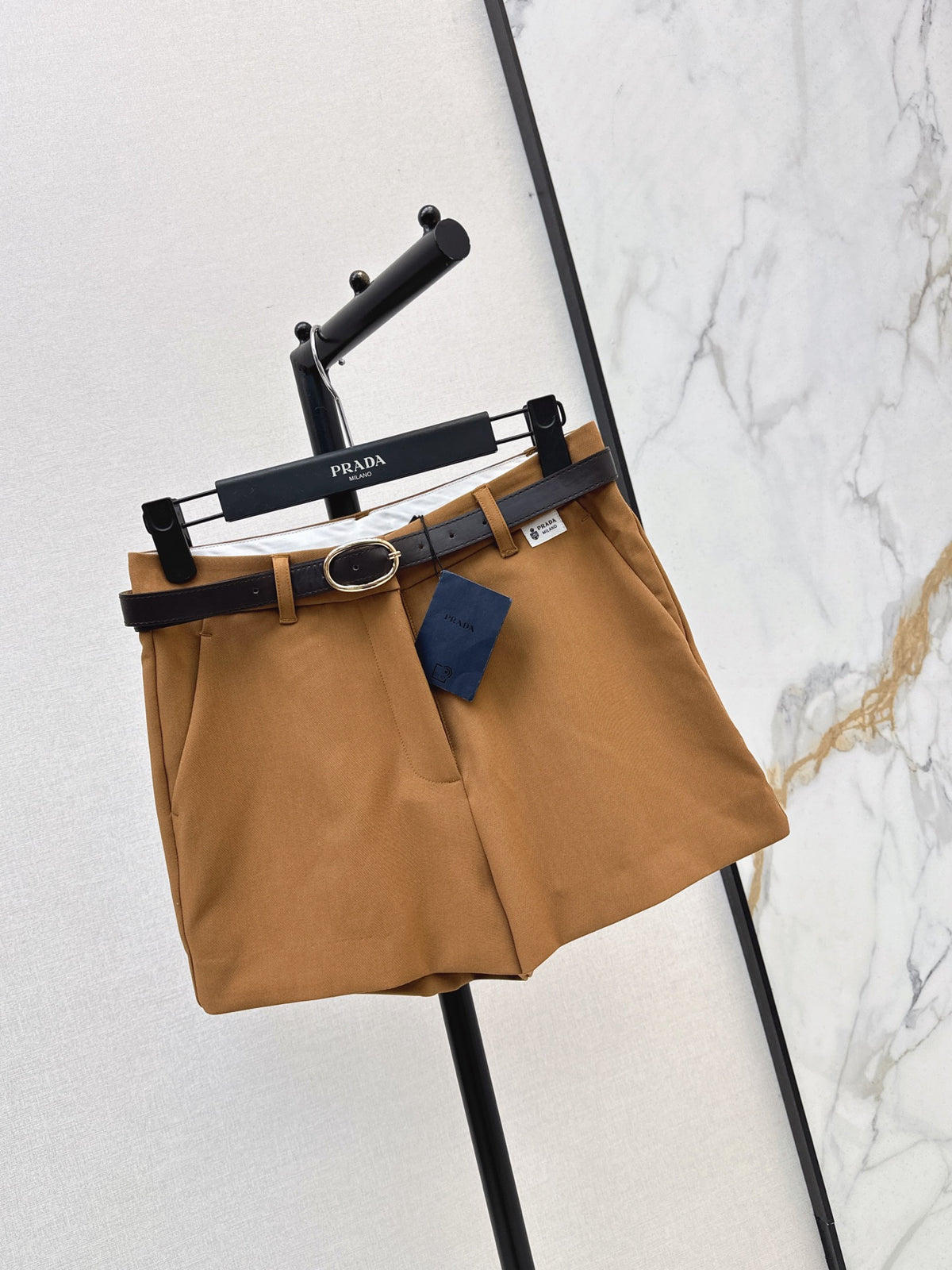 26FW New Shorts with Letter Badge Detail 🤎