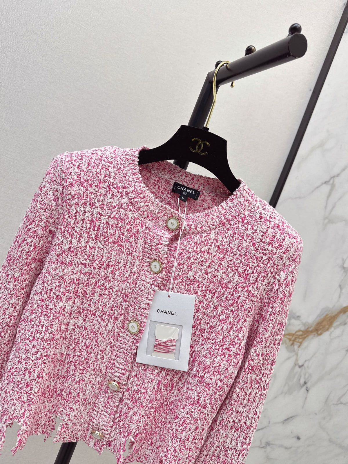 26FW New: Pink & White Blended-Yarn Cropped Knit Cardigan with Raw Edges 💗