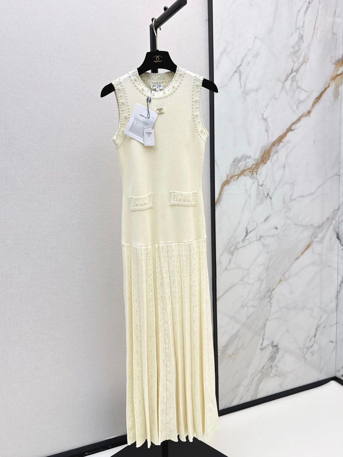 26FW New Beaded Sleeveless Knit Dress 🤍