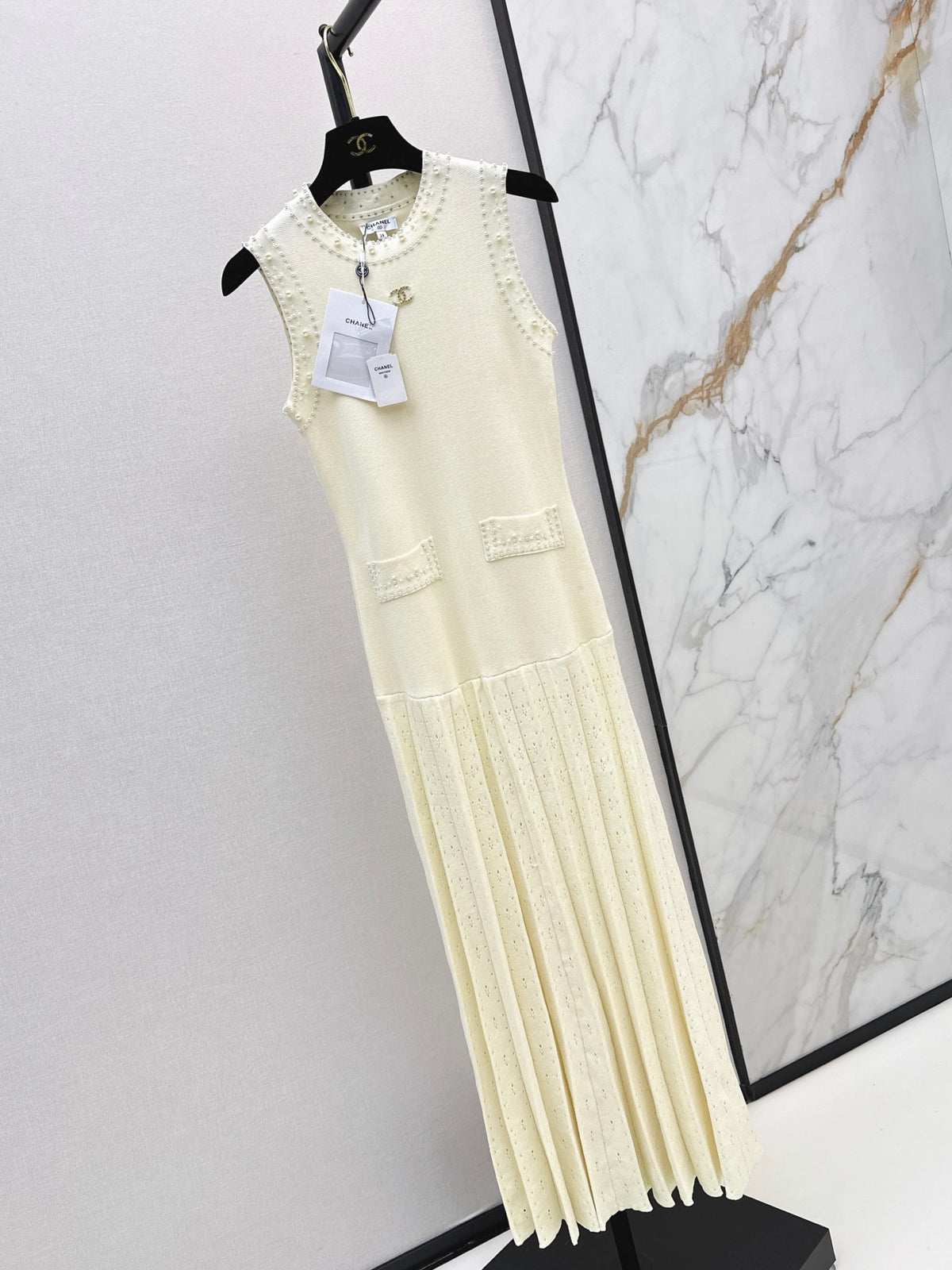 26FW New Beaded Sleeveless Knit Dress 🤍