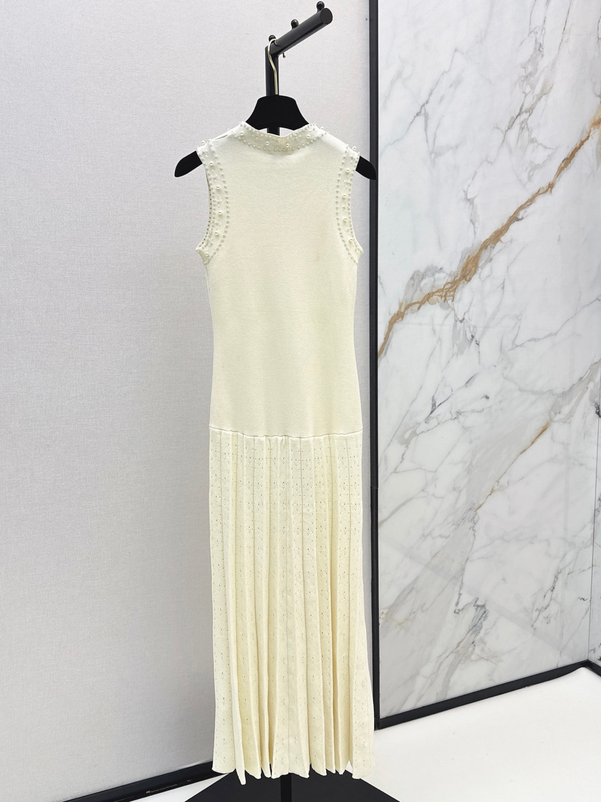 26FW New Beaded Sleeveless Knit Dress 🤍