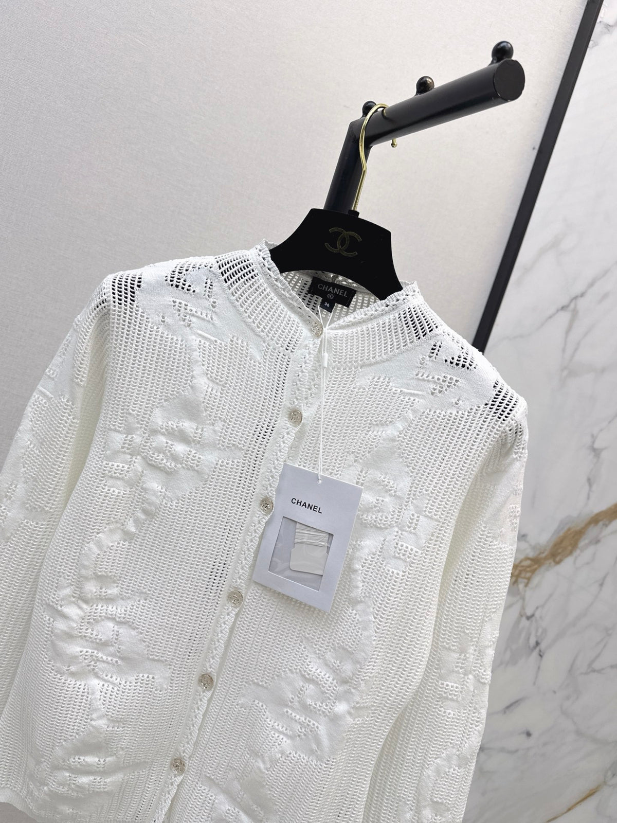 26FW New Cut-out Floral Jacquard Knit Cardigan 🤍