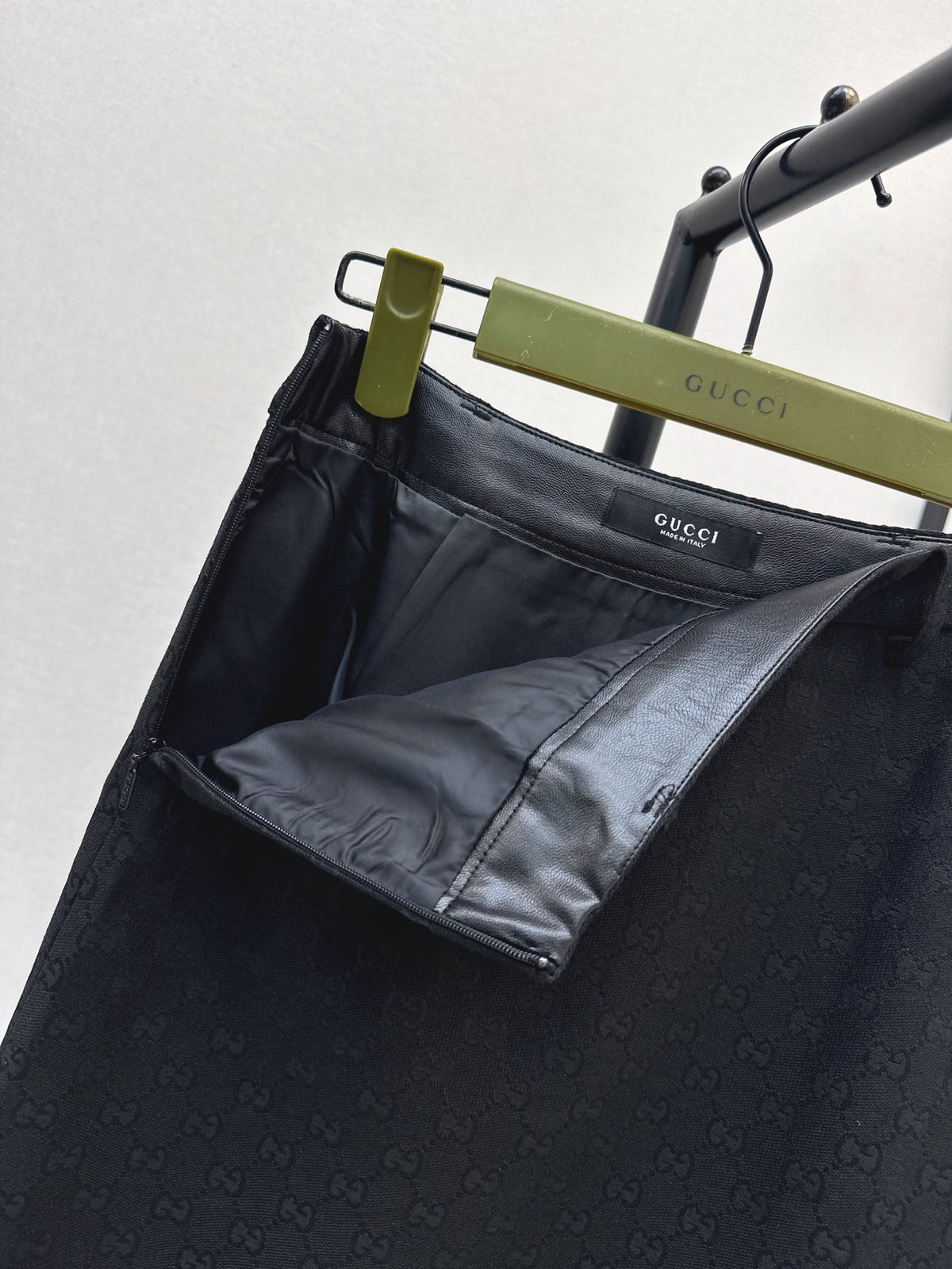 26FW New Mid-Length Skirt with Tonal Logo Monogram 🖤