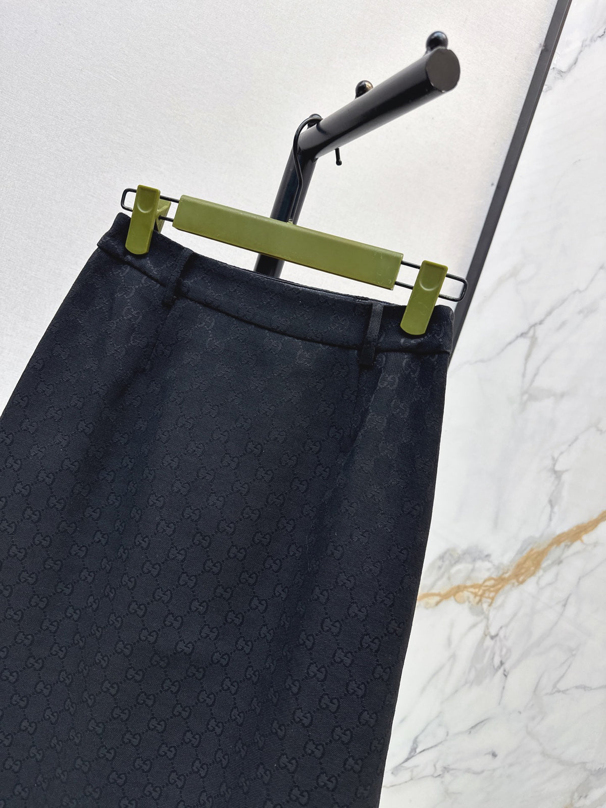 26FW New Mid-Length Skirt with Tonal Logo Monogram 🖤