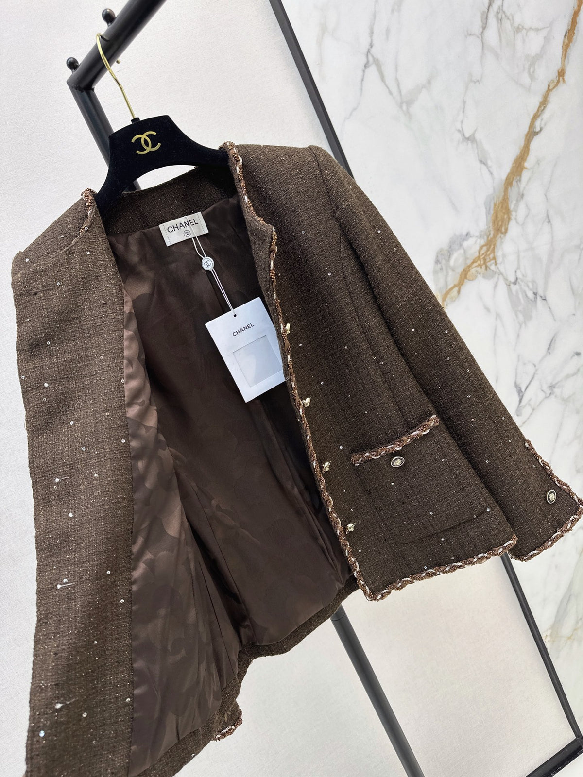 26FW New Knit Jacket with Crew Neck and Contrast Piping 🤍