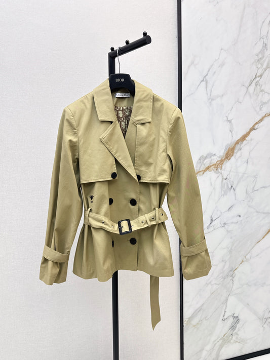 26FW New Bee-Embroidered Cropped Trench Coat 🤎