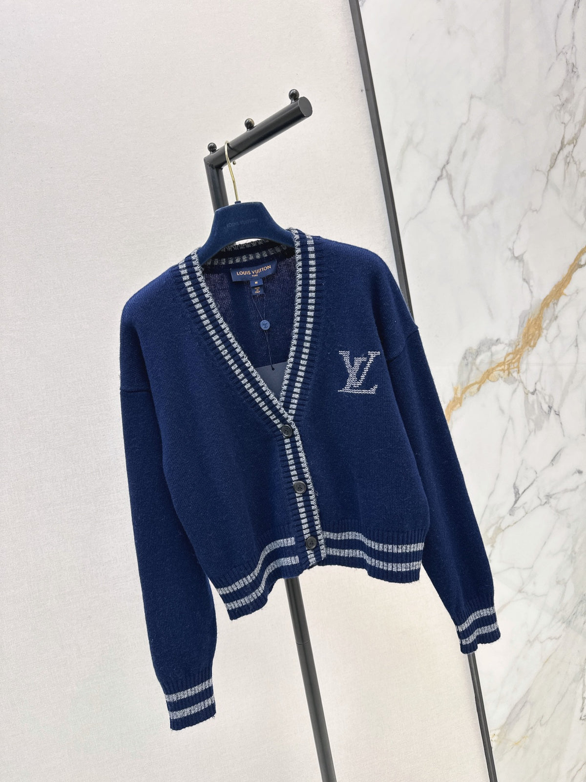 26FW New Navy V-Neck Knit Cardigan 🖤