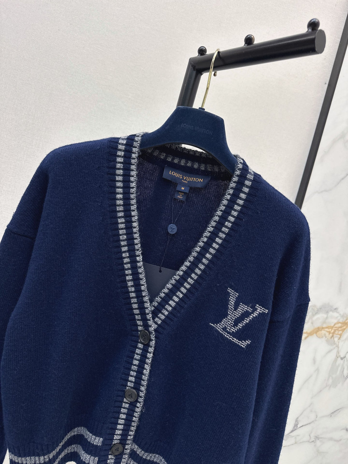 26FW New Navy V-Neck Knit Cardigan 🖤
