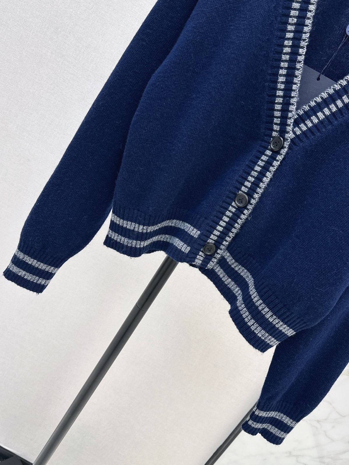 26FW New Navy V-Neck Knit Cardigan 🖤