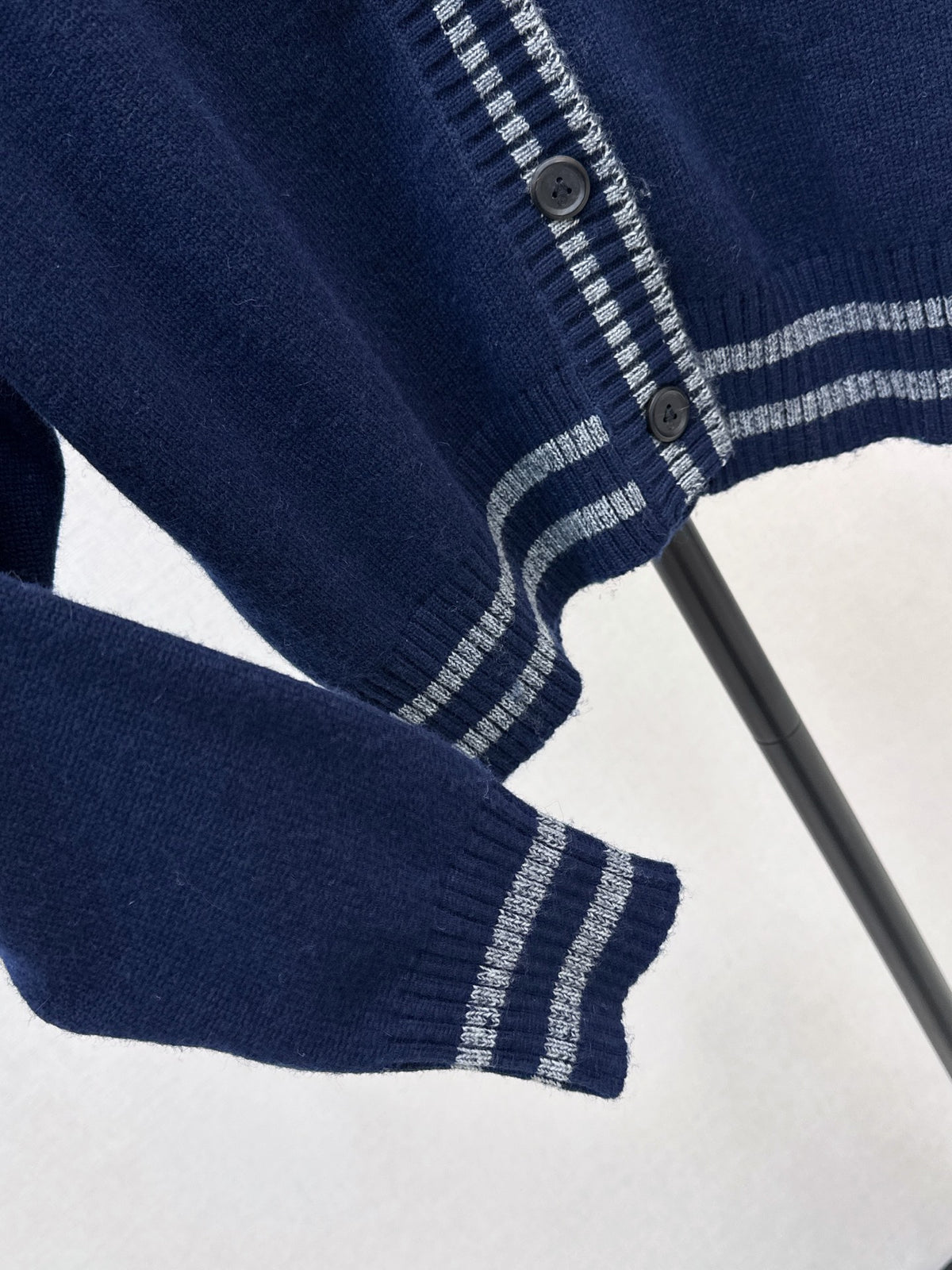 26FW New Navy V-Neck Knit Cardigan 🖤
