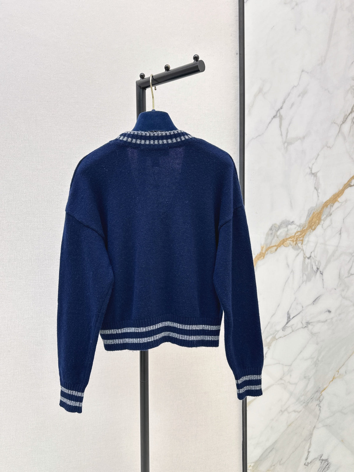 26FW New Navy V-Neck Knit Cardigan 🖤