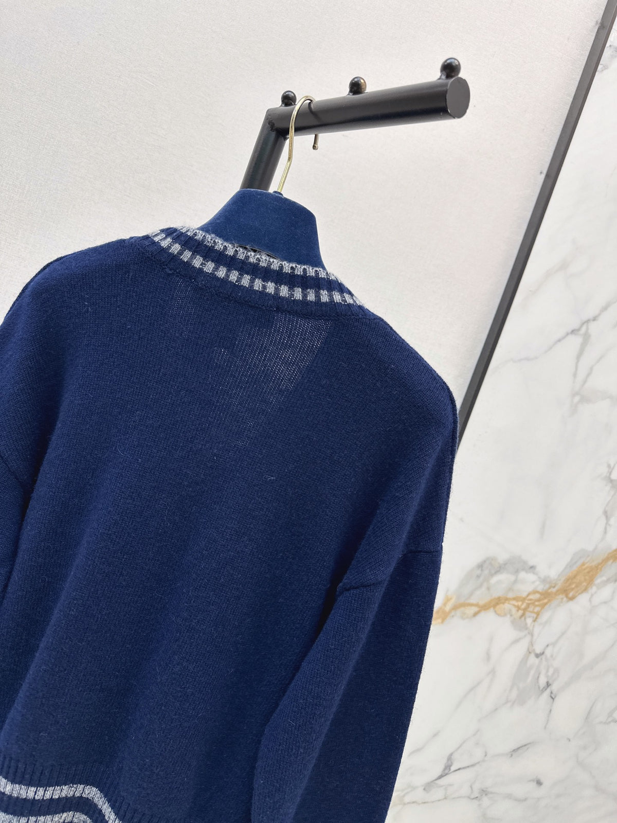 26FW New Navy V-Neck Knit Cardigan 🖤