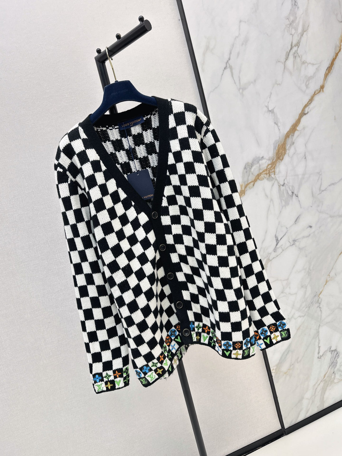 🔥Highest Quality🔥26FW New Loose-Fit V-Neck Knit Cardigan with Black & White Color-Blocking 🤍