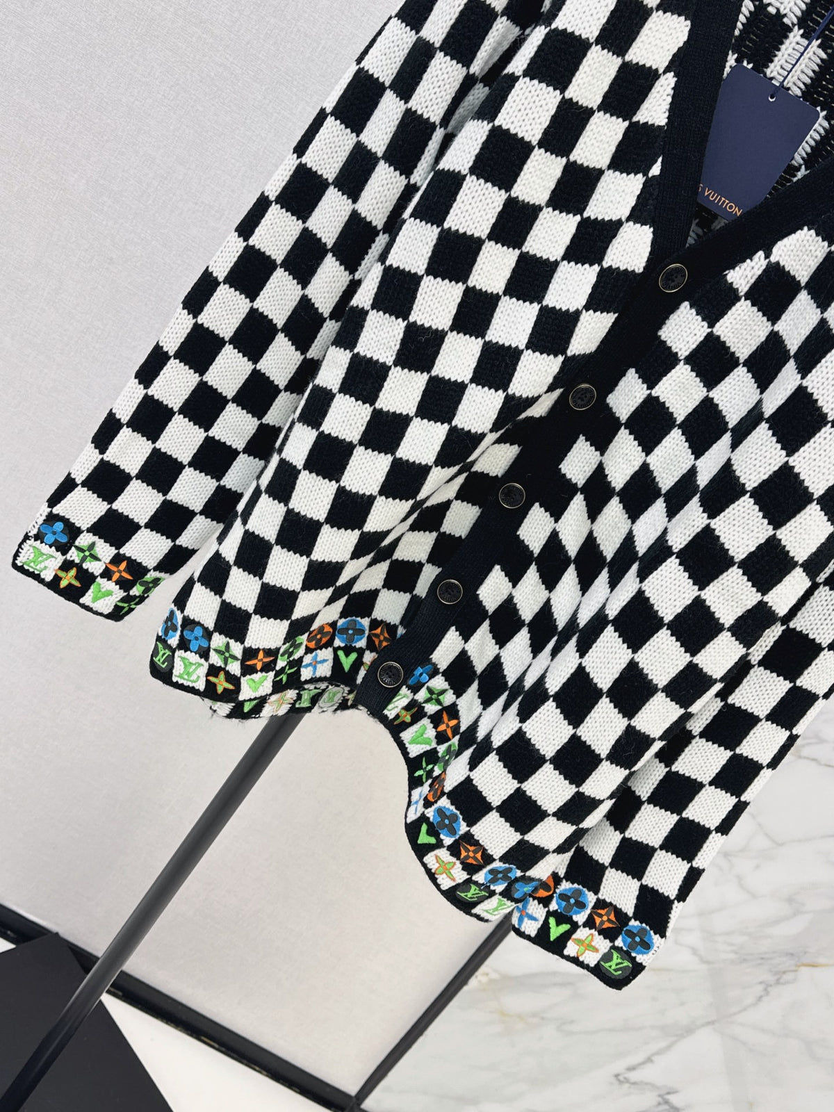 🔥Highest Quality🔥26FW New Loose-Fit V-Neck Knit Cardigan with Black & White Color-Blocking 🤍