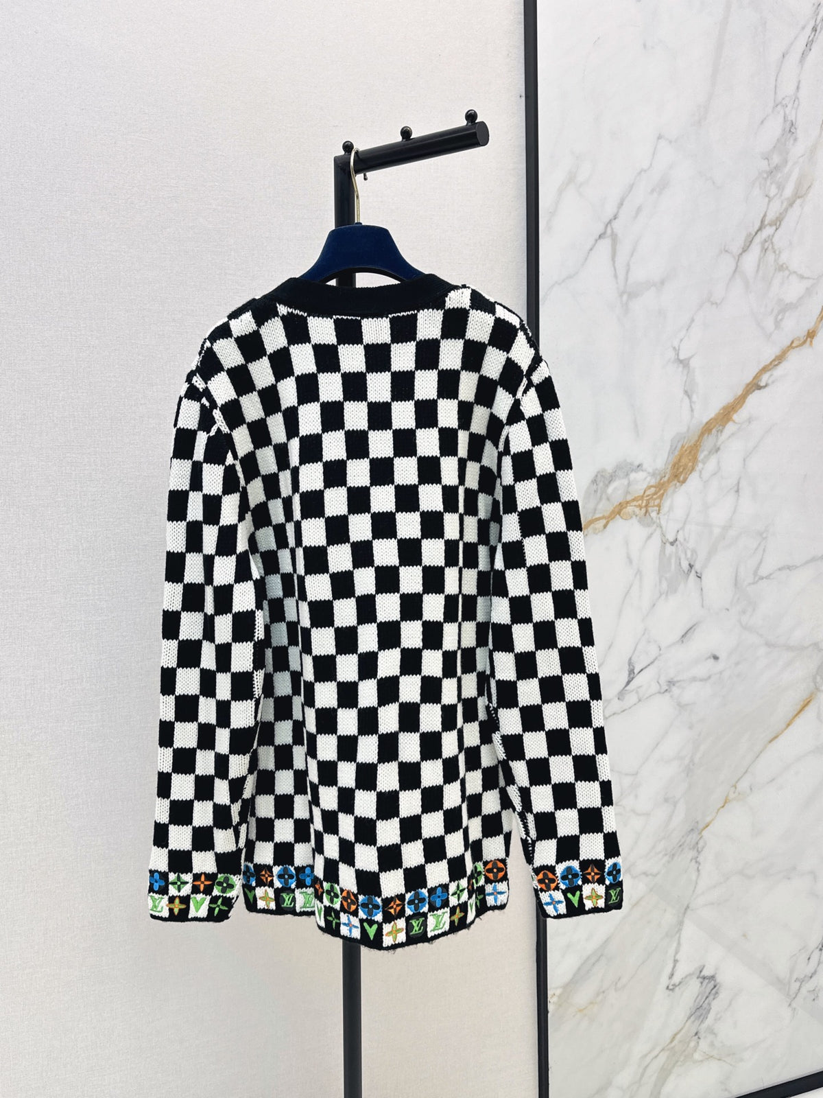 🔥Highest Quality🔥26FW New Loose-Fit V-Neck Knit Cardigan with Black & White Color-Blocking 🤍