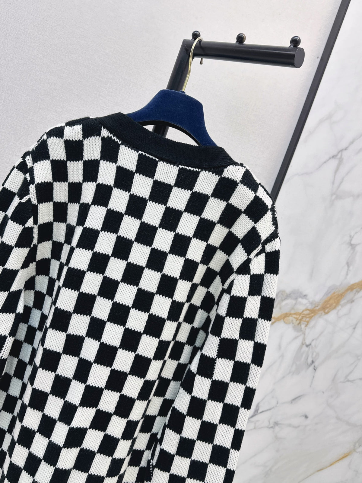 🔥Highest Quality🔥26FW New Loose-Fit V-Neck Knit Cardigan with Black & White Color-Blocking 🤍