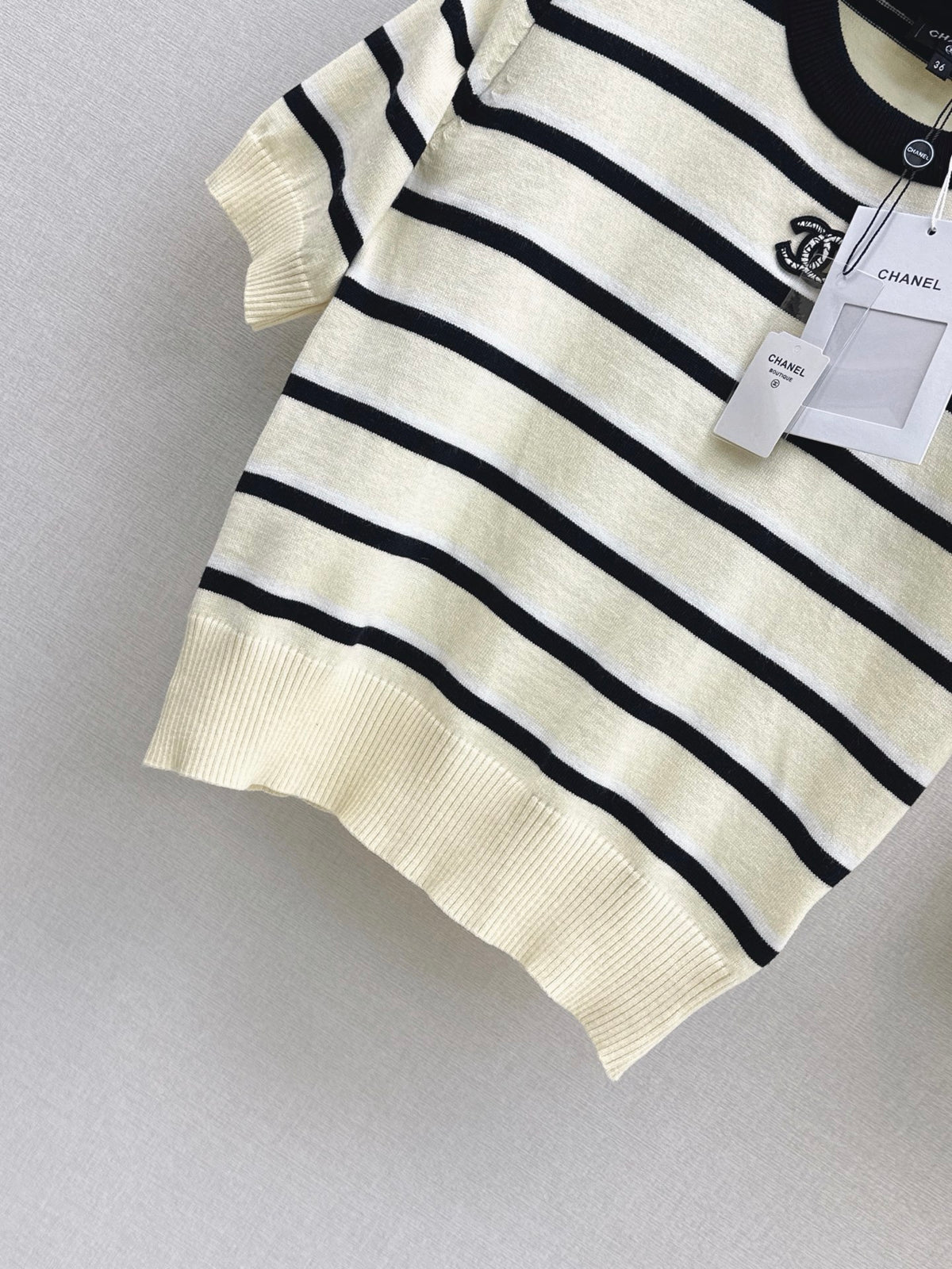 26FW New: Short-sleeved striped knit top + knit hip-hugging skirt set 🖤