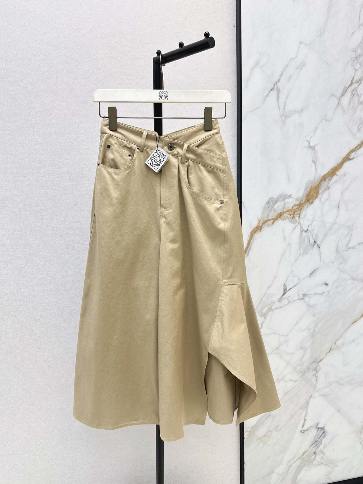 26FW New High-Waisted Skirt with Asymmetric Paneled Design 🤎