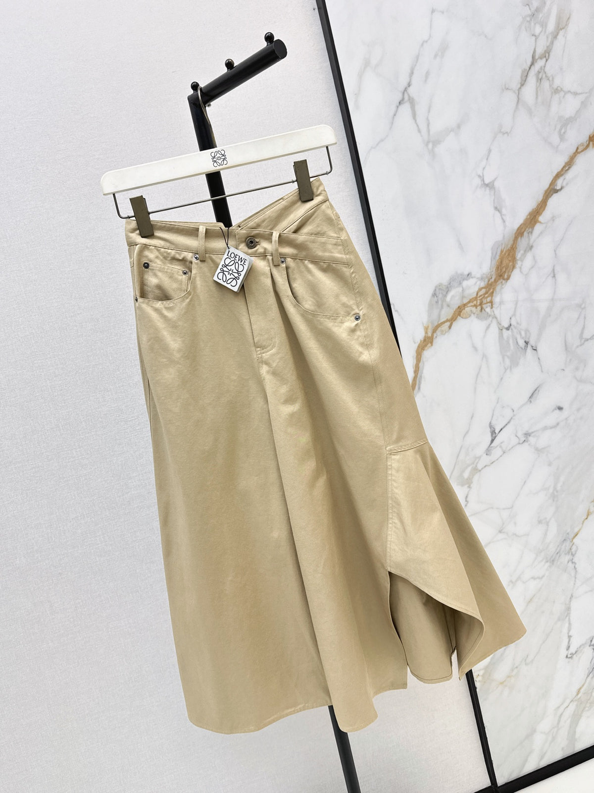 26FW New High-Waisted Skirt with Asymmetric Paneled Design 🤎