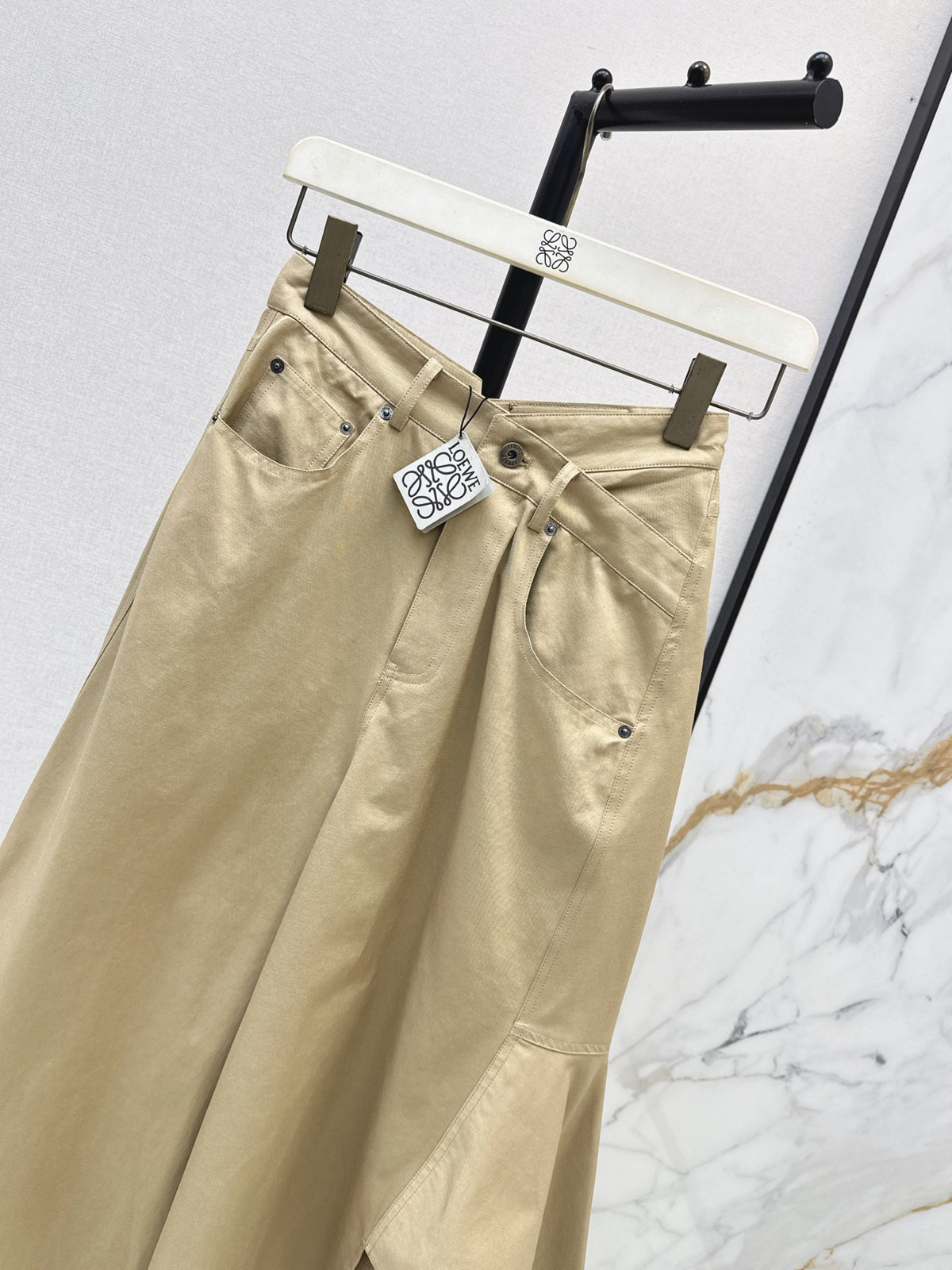 26FW New High-Waisted Skirt with Asymmetric Paneled Design 🤎