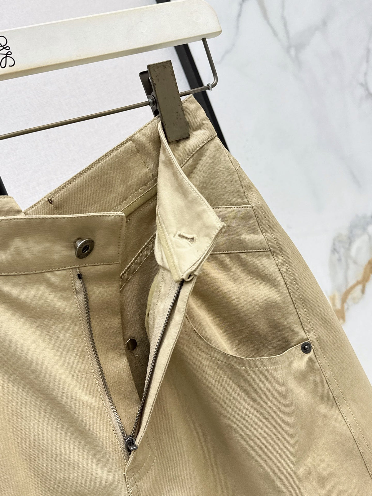 26FW New High-Waisted Skirt with Asymmetric Paneled Design 🤎