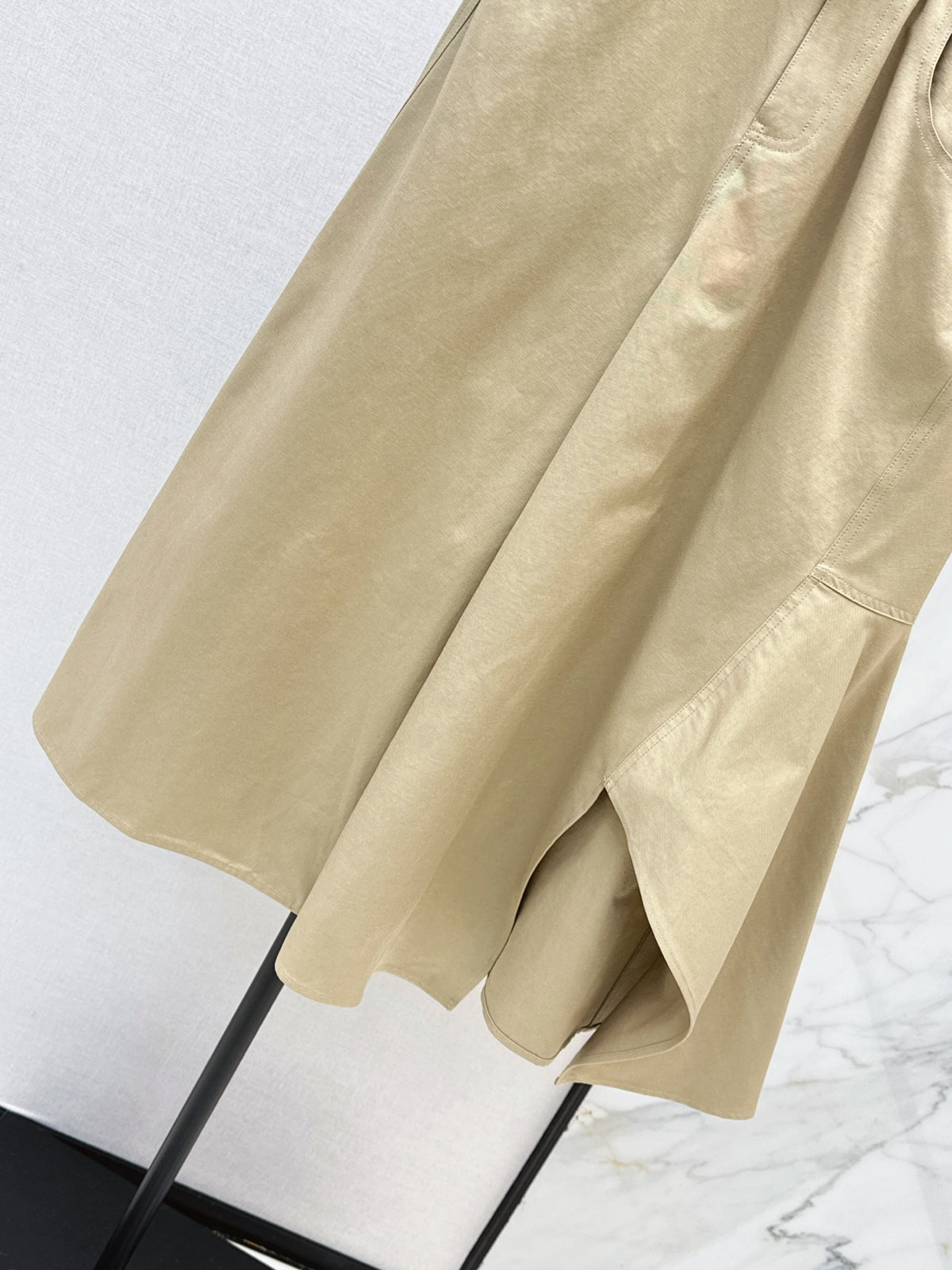 26FW New High-Waisted Skirt with Asymmetric Paneled Design 🤎