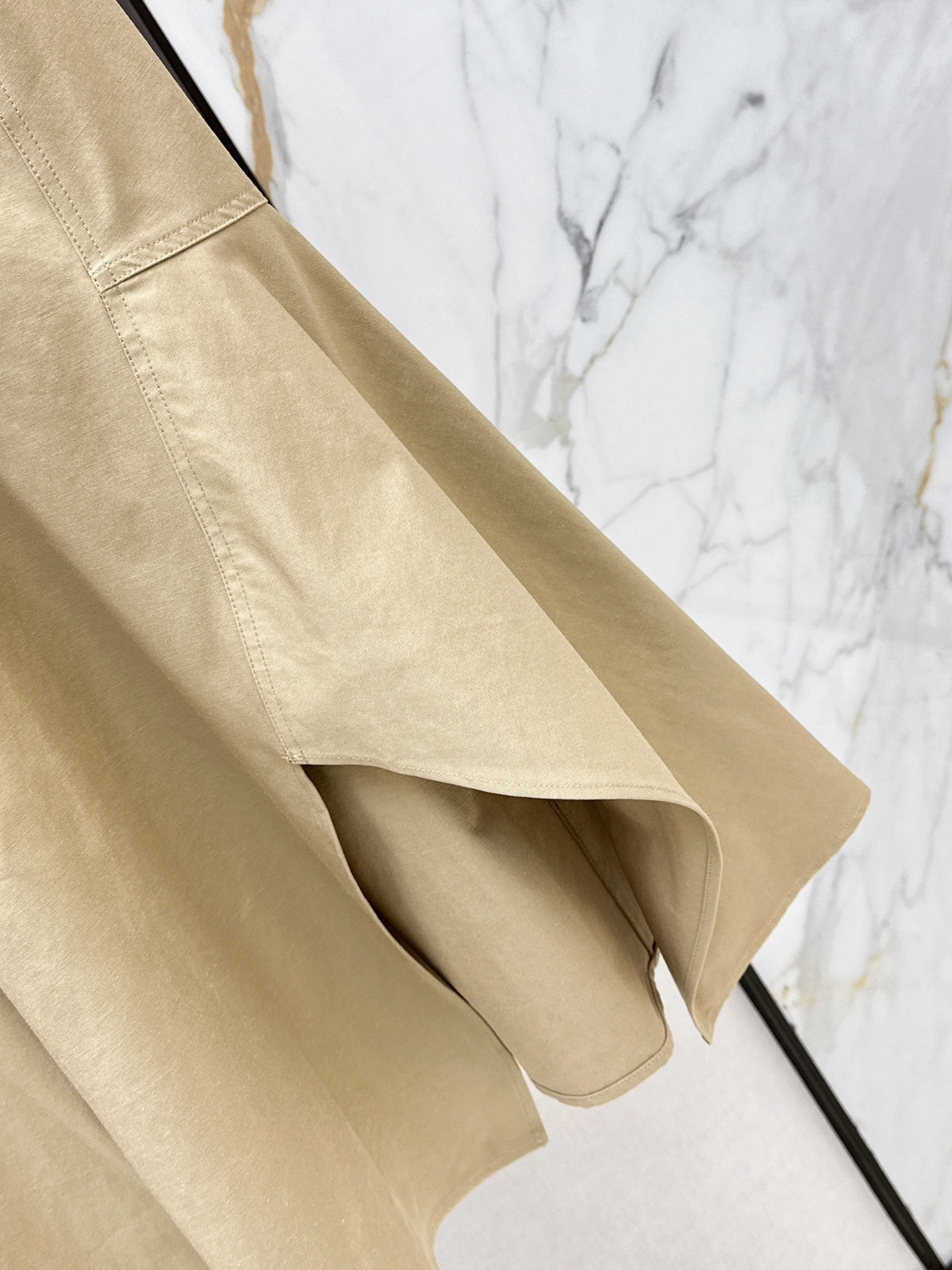 26FW New High-Waisted Skirt with Asymmetric Paneled Design 🤎