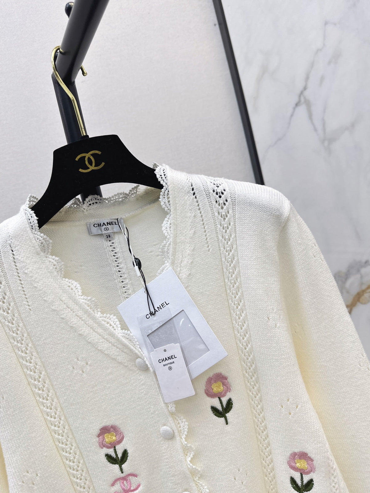 26FW New Embroidered Floral V-Neck Knit Cardigan 🤍
