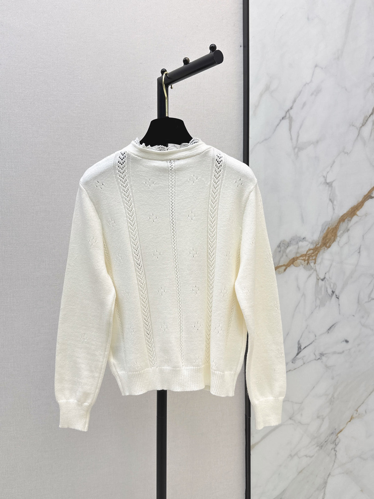 26FW New Embroidered Floral V-Neck Knit Cardigan 🤍
