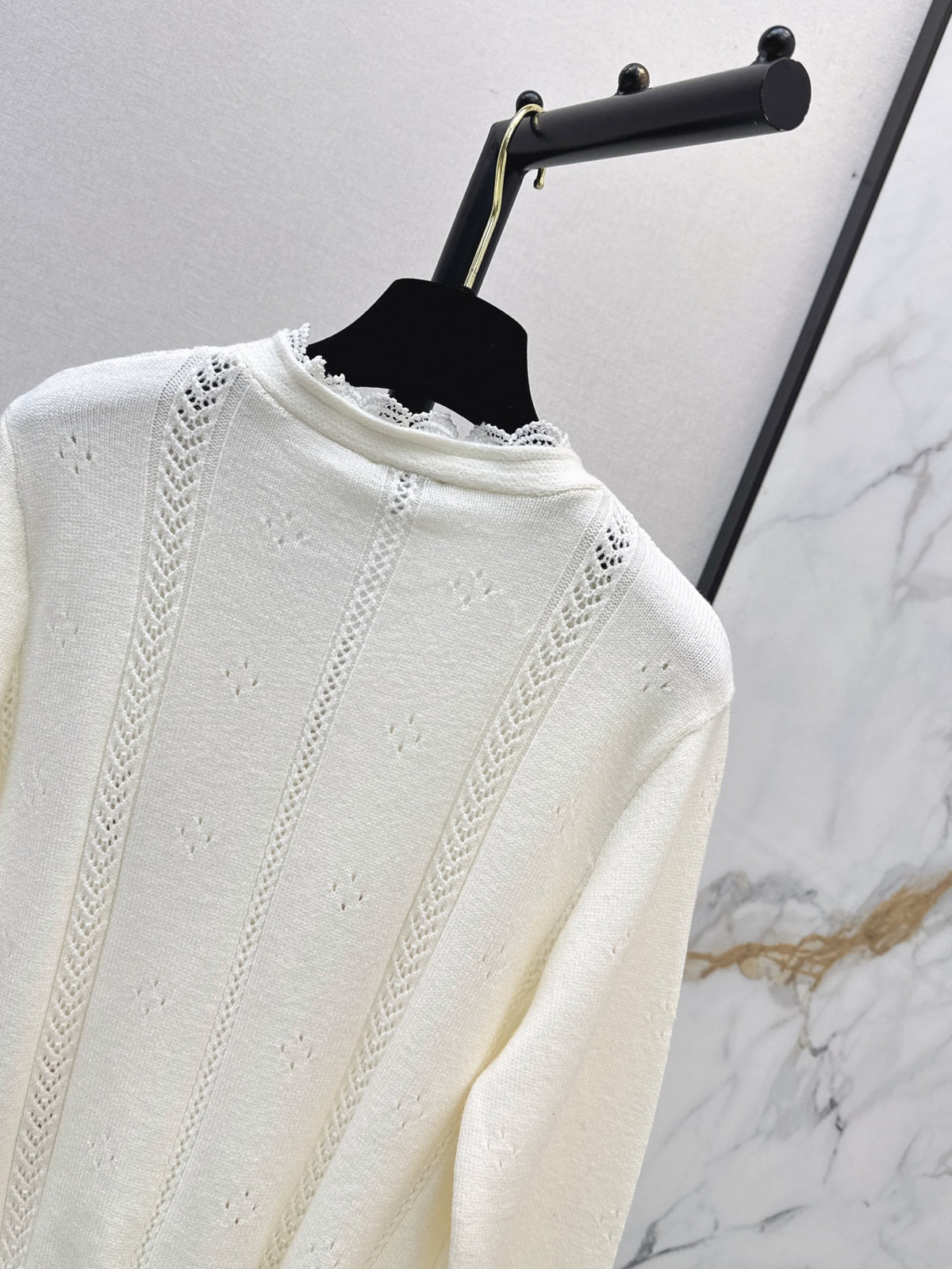 26FW New Embroidered Floral V-Neck Knit Cardigan 🤍
